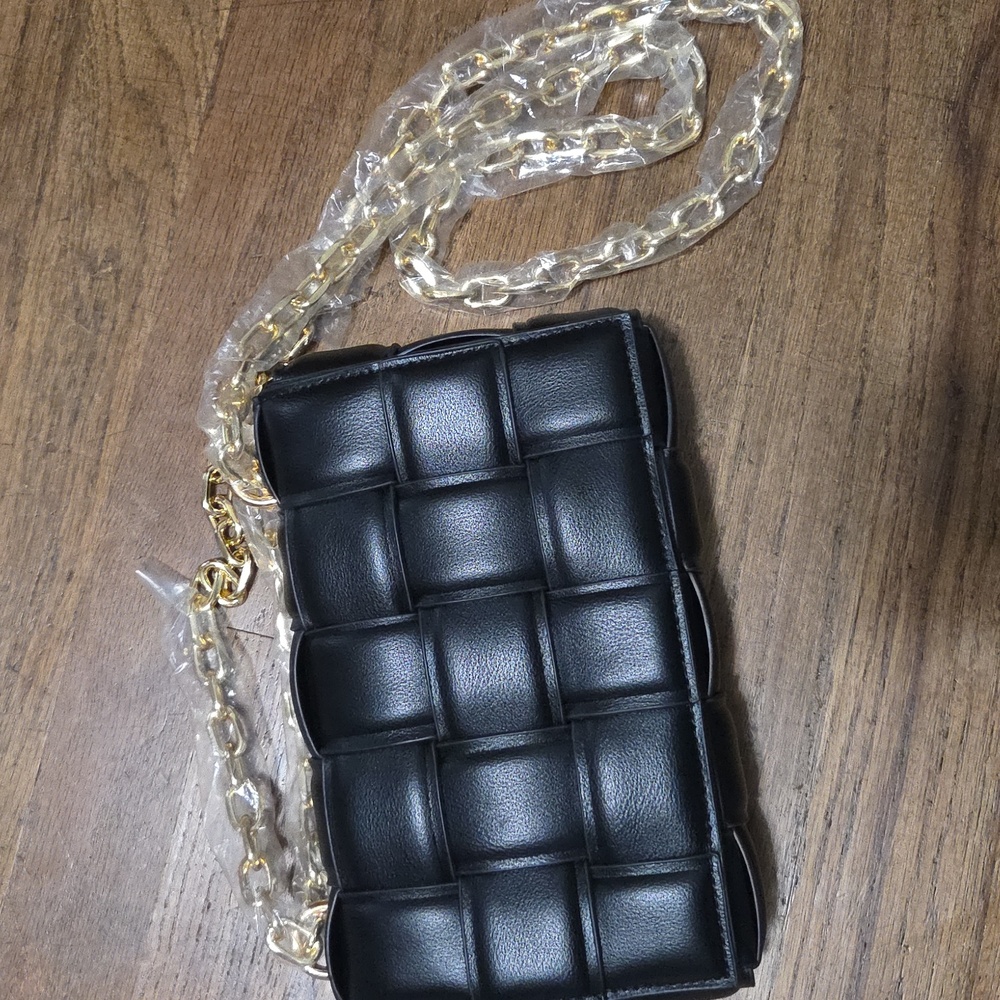 🔴2/$15 NWOT Faux Leather Crossbody Bag
